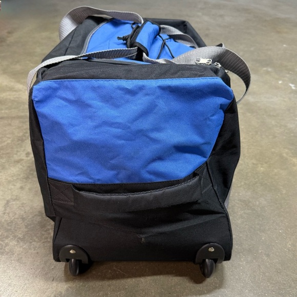 Wrangler NFR 2013 Rolling Duffel Bag w/ Wheels & Pull Handle Las Vegas - Picture 7 of 9